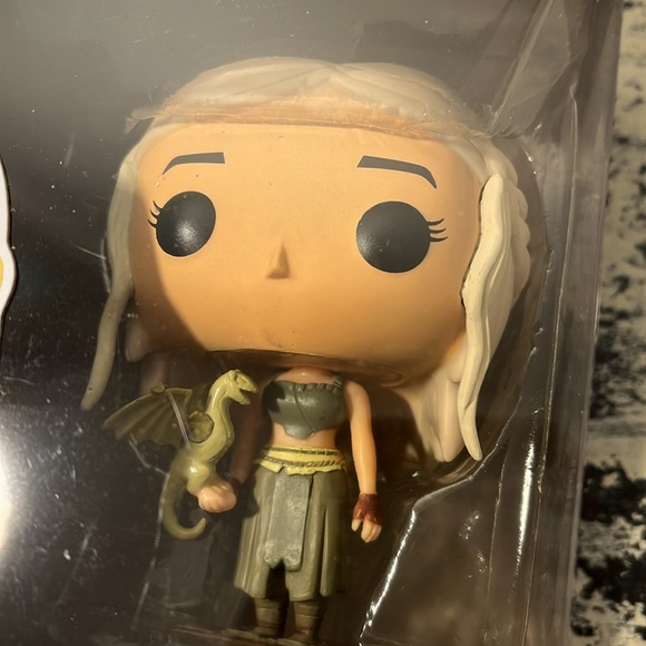 Funko Pop Daenerys Targaryen 03 Gold / White Dragon Barnes & Noble Exclusive - Picture 7 of 11